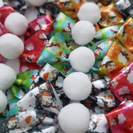 L5241 LAÇO PONTA DECORATIVO NATAL C/POMPOM - 24 UN