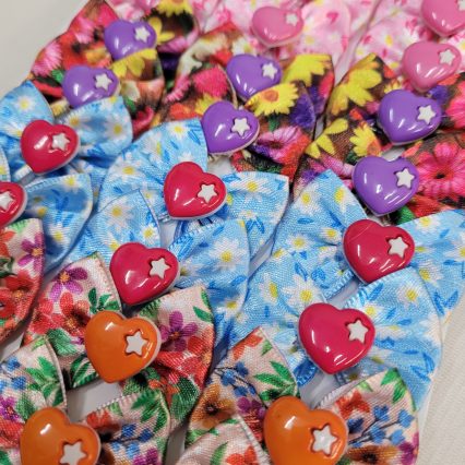 L101057 LAÇO FLORAL C/CORAÇÃO - 30 UN