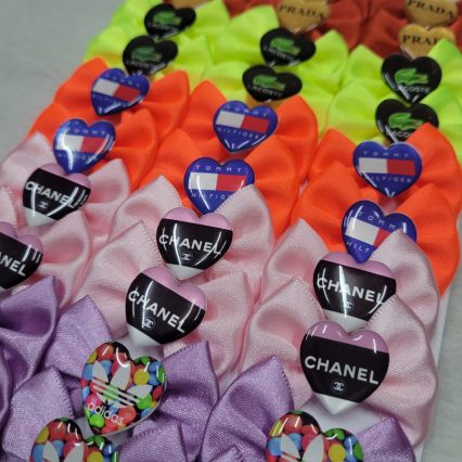 L10154 LAÇO CETIM C/CORAÇÃO MARCAS FAMOSAS - 30 UN