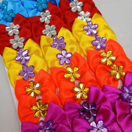 L101 LAÇO CETIM COM FLOR CRISTAL - 30 UN